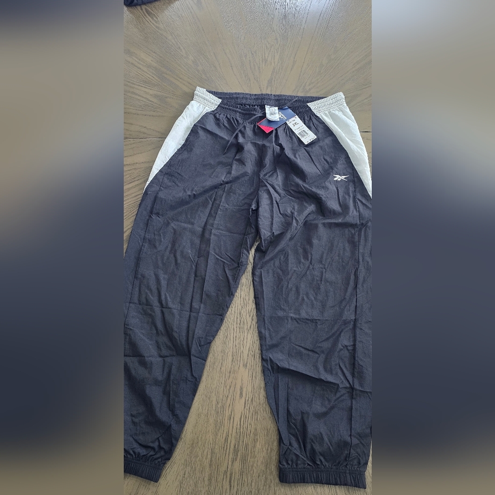 Reebok Men's Gray Joggers with White Accents. I#026